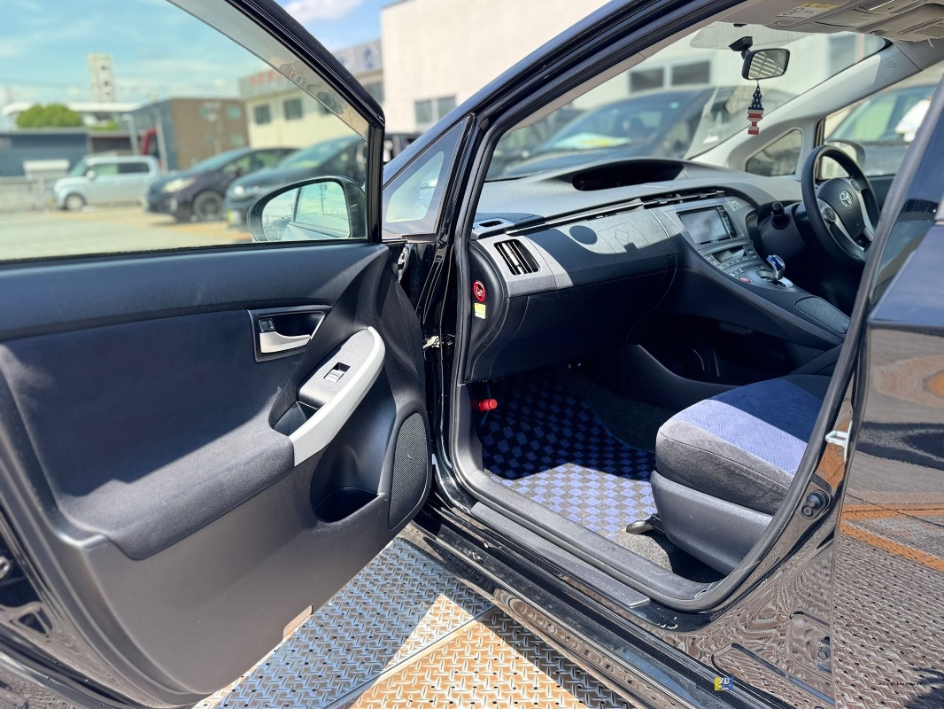 PRIUS - Thumbnail
