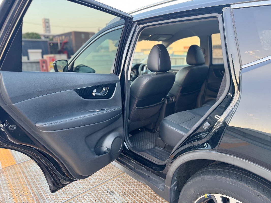 X-TRAIL