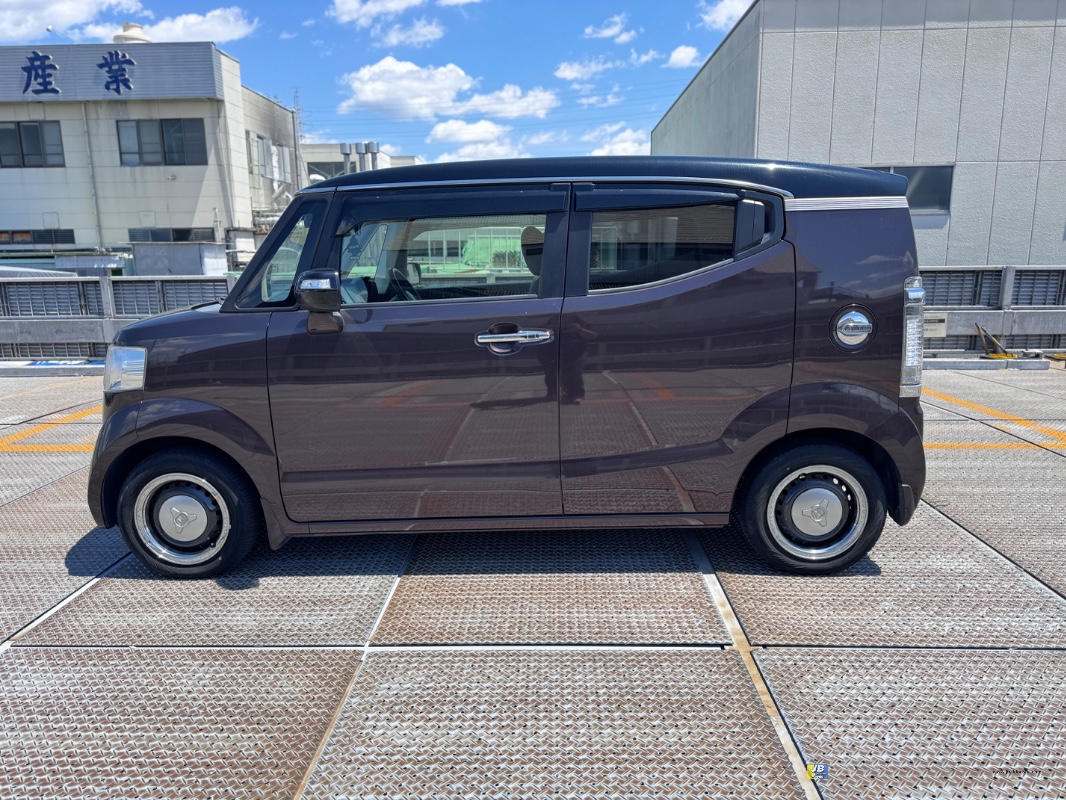N-BOX SLASH
